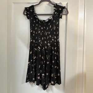Garage brand black floral romper💐